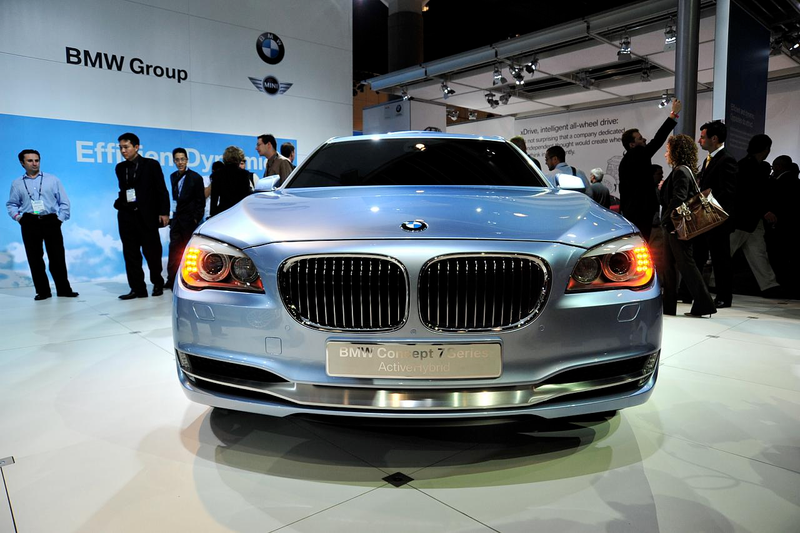 Illustration for article titled 2009 BMW 7-Series, ActiveHybrid Hit LA Show Floor